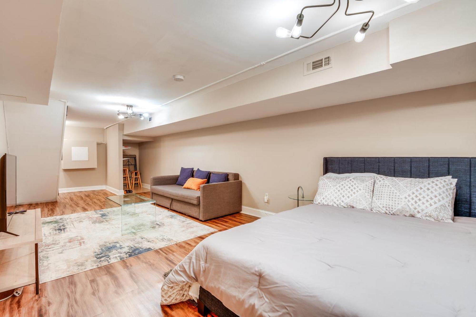 Charming Getaway About 1 Mi To Downtown!