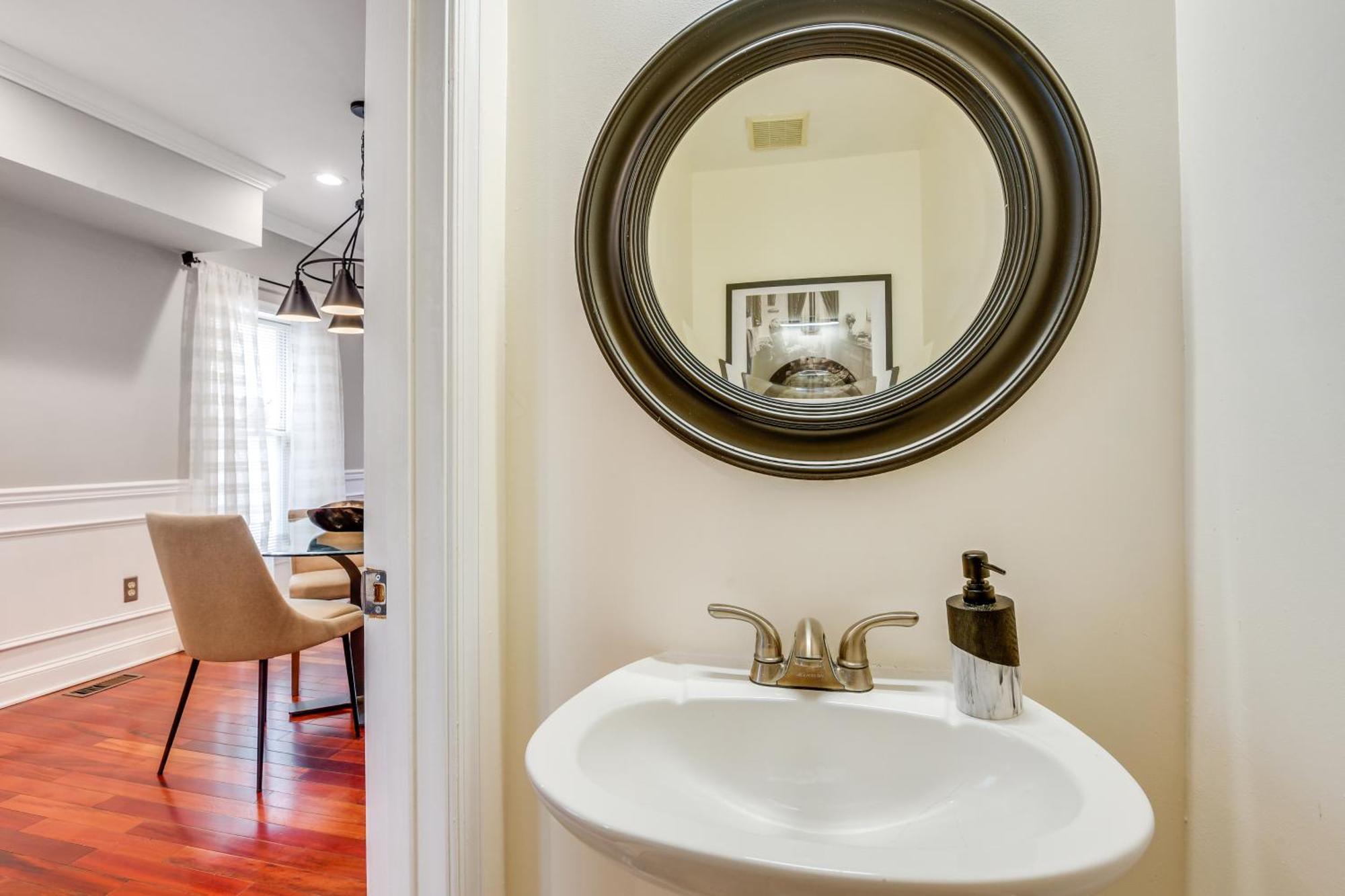 Charming Getaway About 1 Mi To Downtown! Holiday home Baltimore