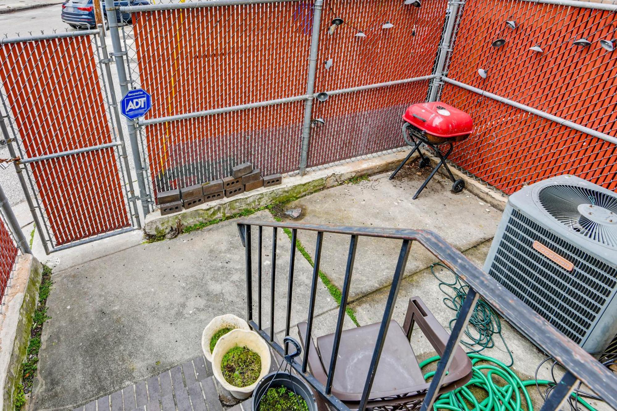Charming Getaway About 1 Mi To Downtown! Holiday home